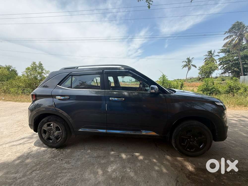 Hyundai Venue Petrol 2024