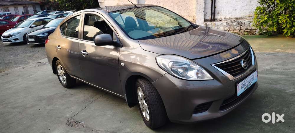 Nissan Sunny, 2012, Petrol