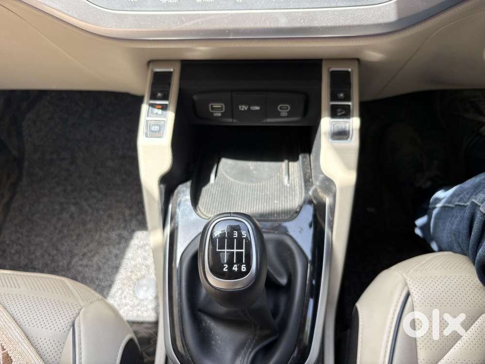 Kia Carens 1.5 Luxury Plus Turbo Dct 7 Str, 2023, Petrol