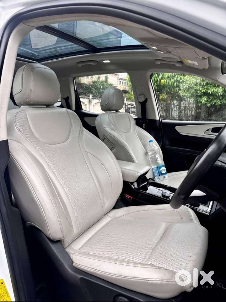 Mahindra Xuv700 2.2 Ax 7 Diesel Mt Str, 2025