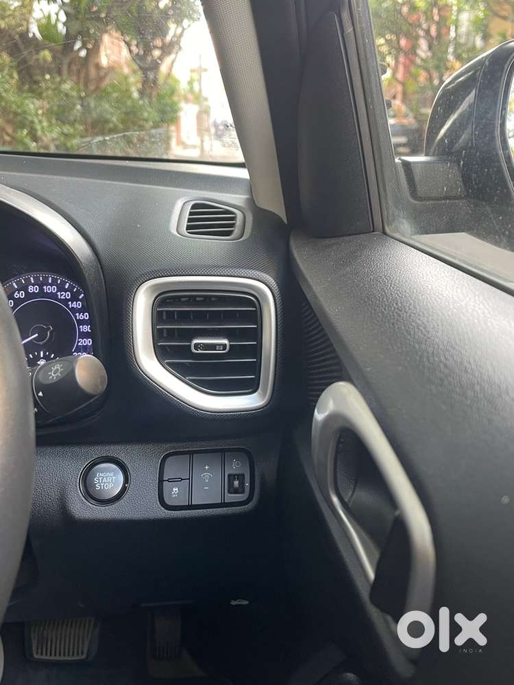 Hyundai Venue Petrol 47000 Km Driven And Well Maintained