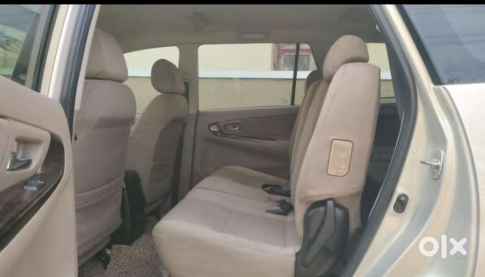 Toyota Innova 2.5 Vx 8 Str Bs-iii, 2015, Diesel