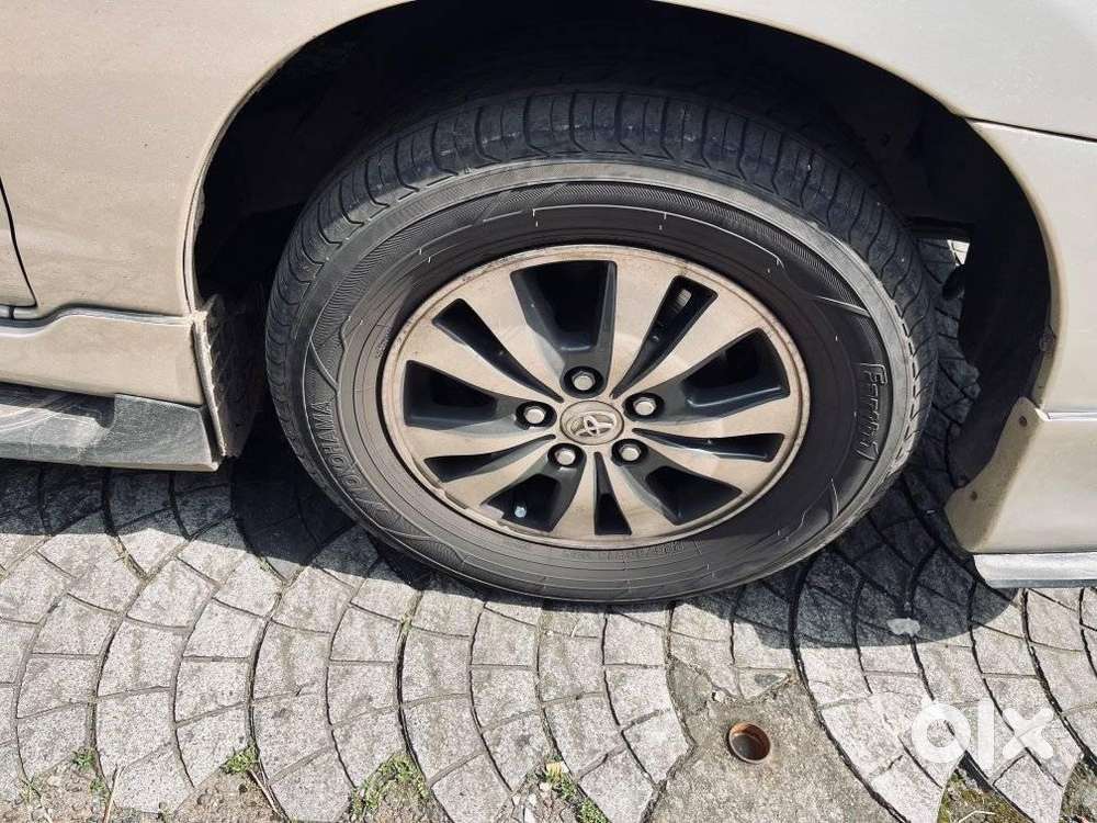 Toyota Innova 2.5 V 7seater Crysta Edition, 2016, Diesel