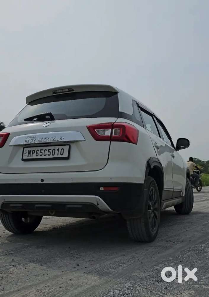 2022 Maruti Suzuki Brezza 1.5 Zxi Plus At Hybrid Dual Tone