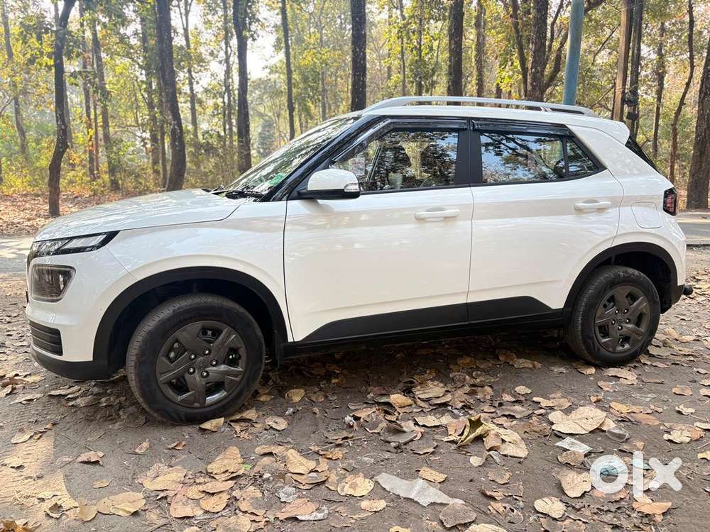 Hyundai Venue 2026 Petrol 4500 Km Driven