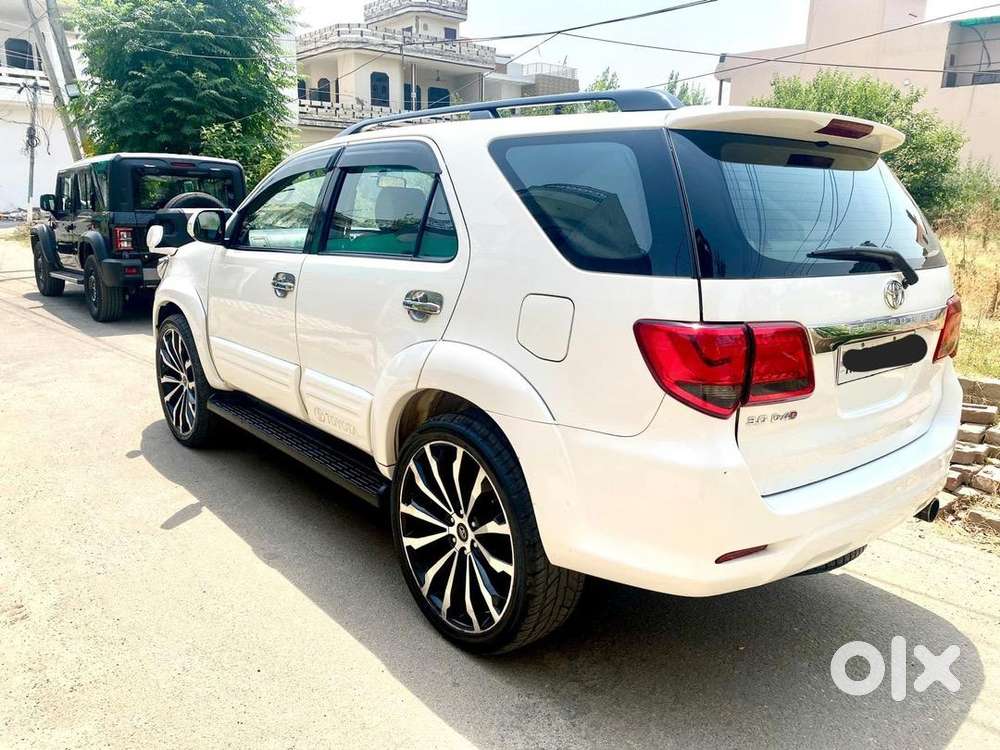 Toyota Fortuner 2015 Diesel 85000 Km Driven