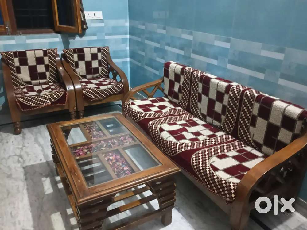 Sofa set with teble
