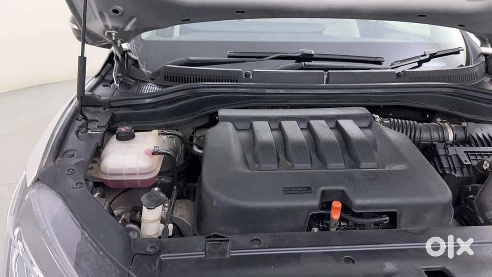 Mahindra Xuv700 2.0 Ax 5 Petrol At Str, 2023, Petrol