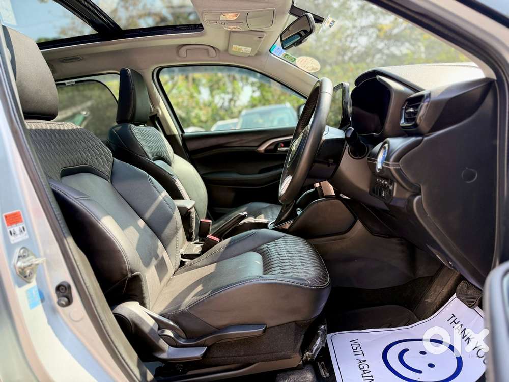 Maruti Suzuki Grand Vitara 1.5 Alpha Smart Hybrid Dual Tone, 2023, P..