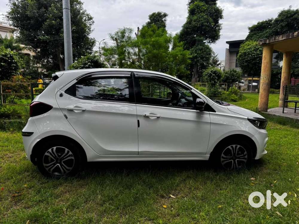 Tata Tiago 1.2 Revotron Xt (o), 2024, Petrol