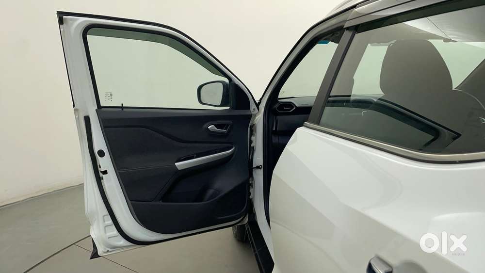 Nissan Magnite 1.0 Xv Premium Dual Tone, 2024, Petrol