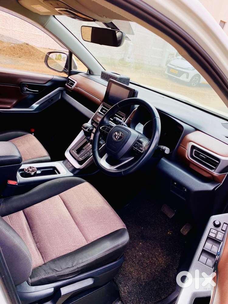 Toyota Innova Hycross 2.0 Vx Hybrid 7 Str, 2023, Petrol