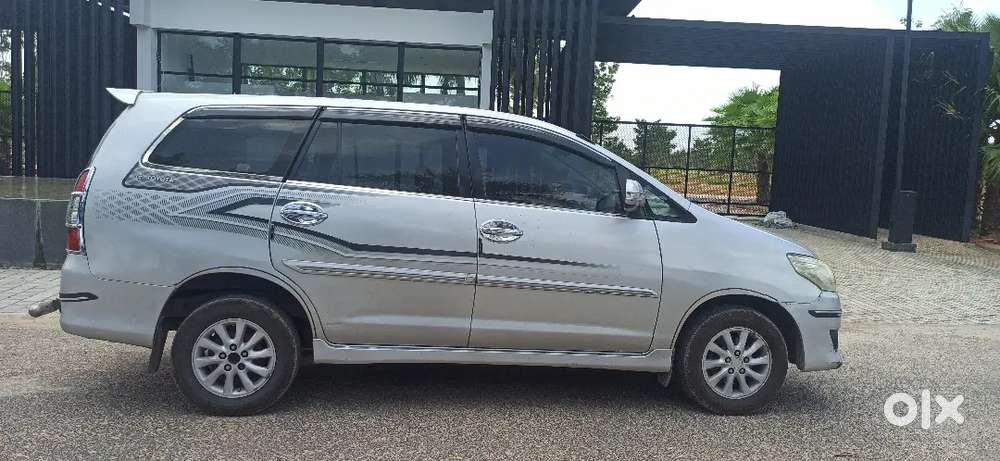 Toyota Innova 2.5 V Top End Model Alloy Wheels, Airbags Super Conditio