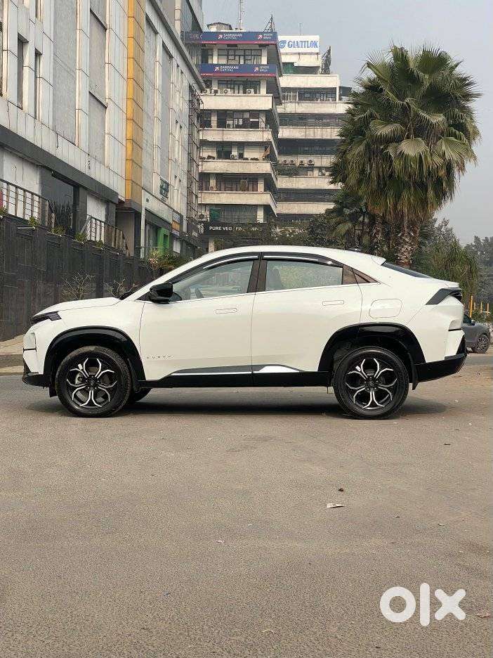 Tata Curvv Creative Plus S 1.2 Revotron Petrol 7dca, 2025, Petrol
