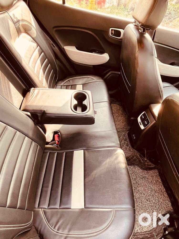 Hyundai Venue 2023 Petrol Well Maintained