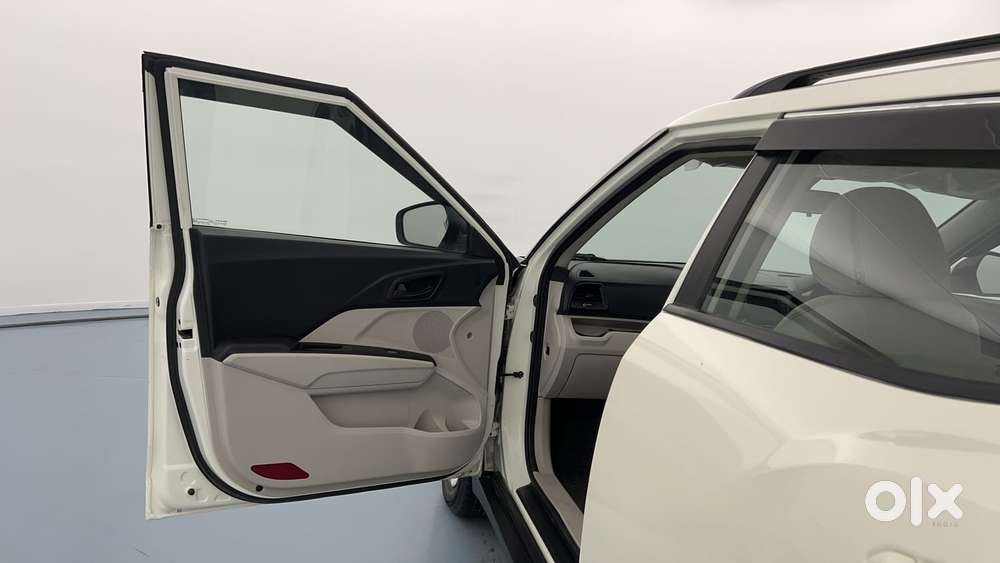 Mahindra Xuv300 W6, 2023, Petrol