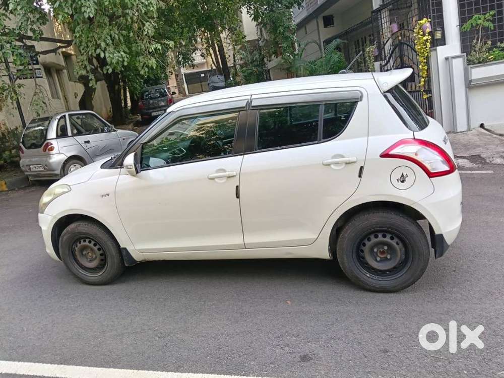 Maruti Suzuki Swift Vxi + Manual, 2017, Petrol