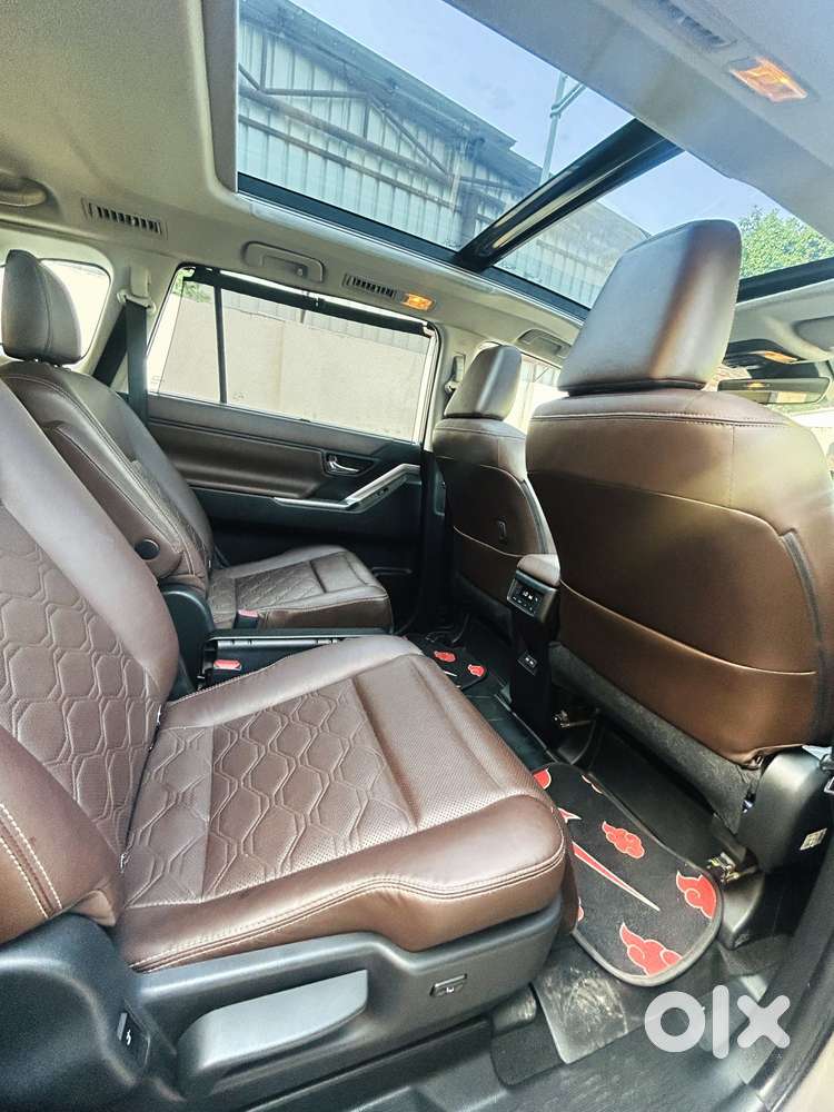 Toyota Innova Hycross 2.0 Zx (o) Hybrid 7 Str, 2023, Petrol