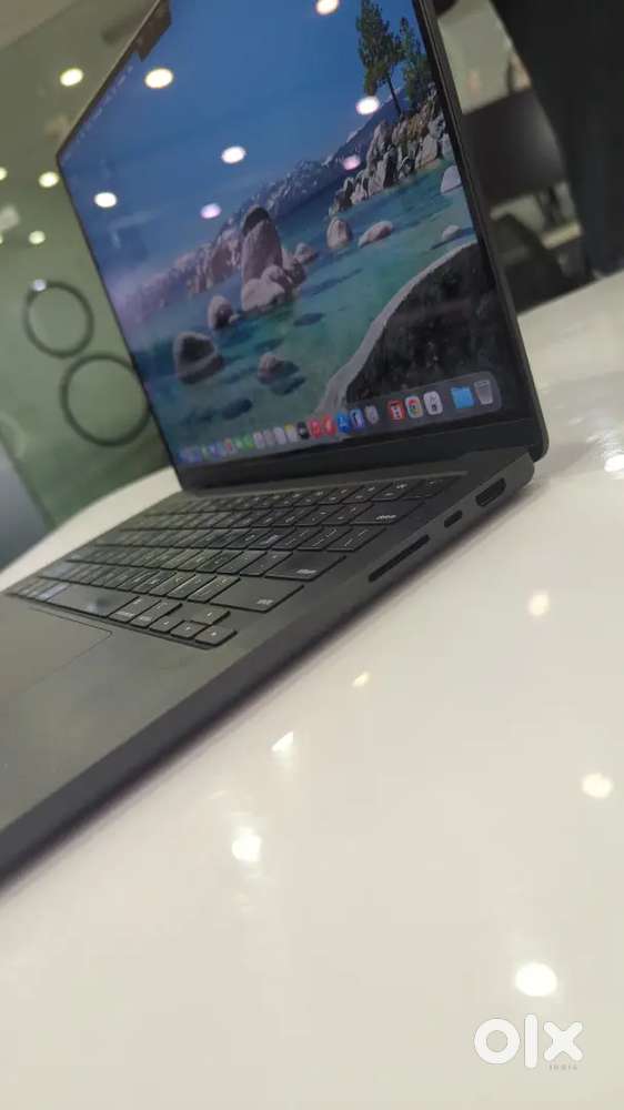MacBook M5 Max/16inch /3 year care plus/36GB /2TB/Less used laptop