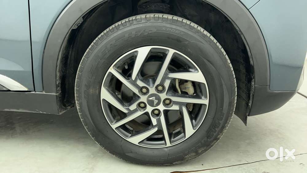 Mahindra Xuv300 1.2 W8 (o) Amt Petrol, 2022, Petrol