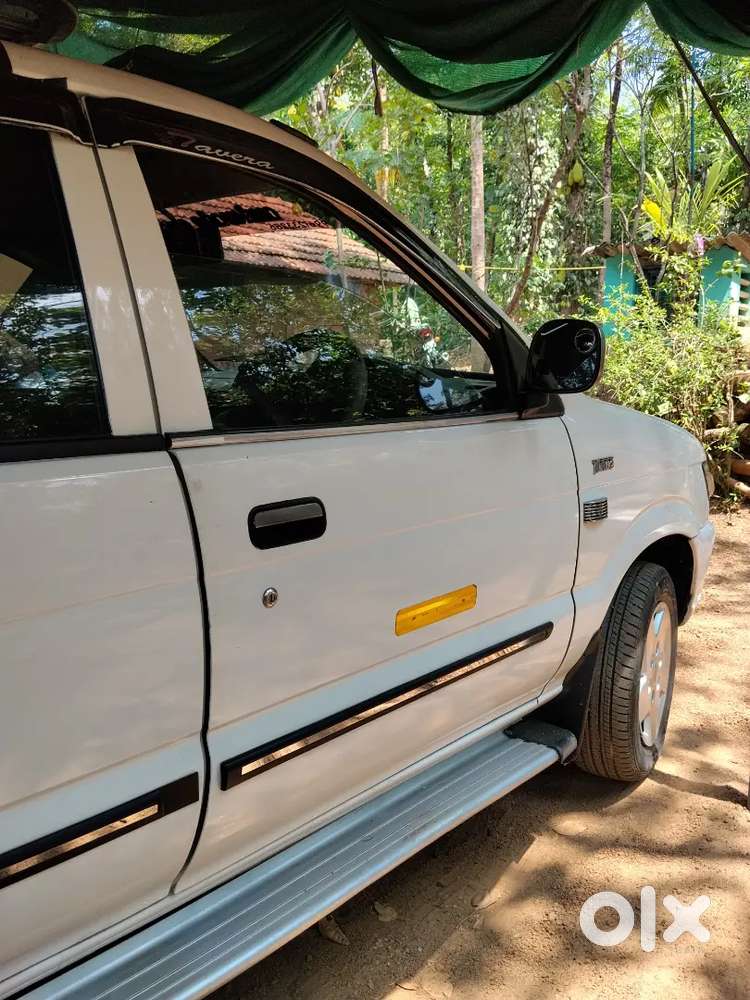 Chevrolet Tavera Neo 2