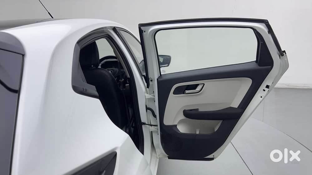 Tata Altroz 1.2 Xza Plus, 2022, Petrol