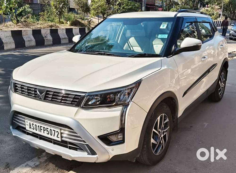 Mahindra Xuv300 1.2 W8 (o) Amt Petrol, 2023, Petrol