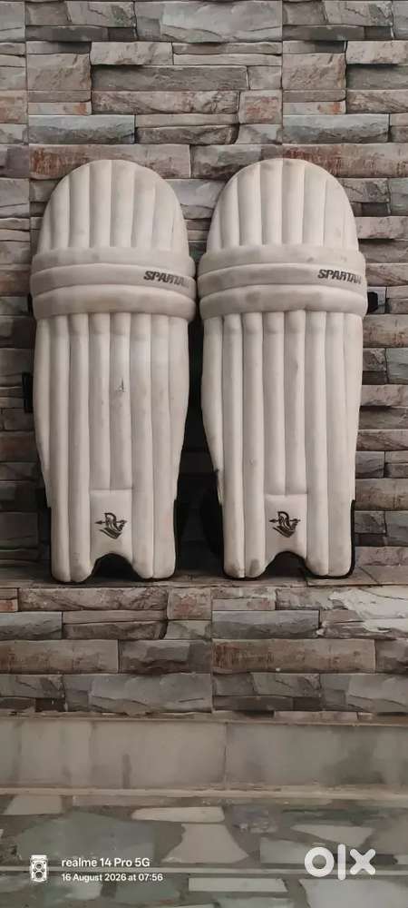 Cricket batting pads (Adult size)