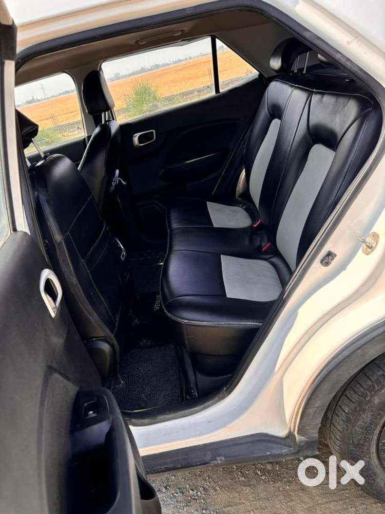 Hyundai Venue 2021 Diesel Showroom  Conditio