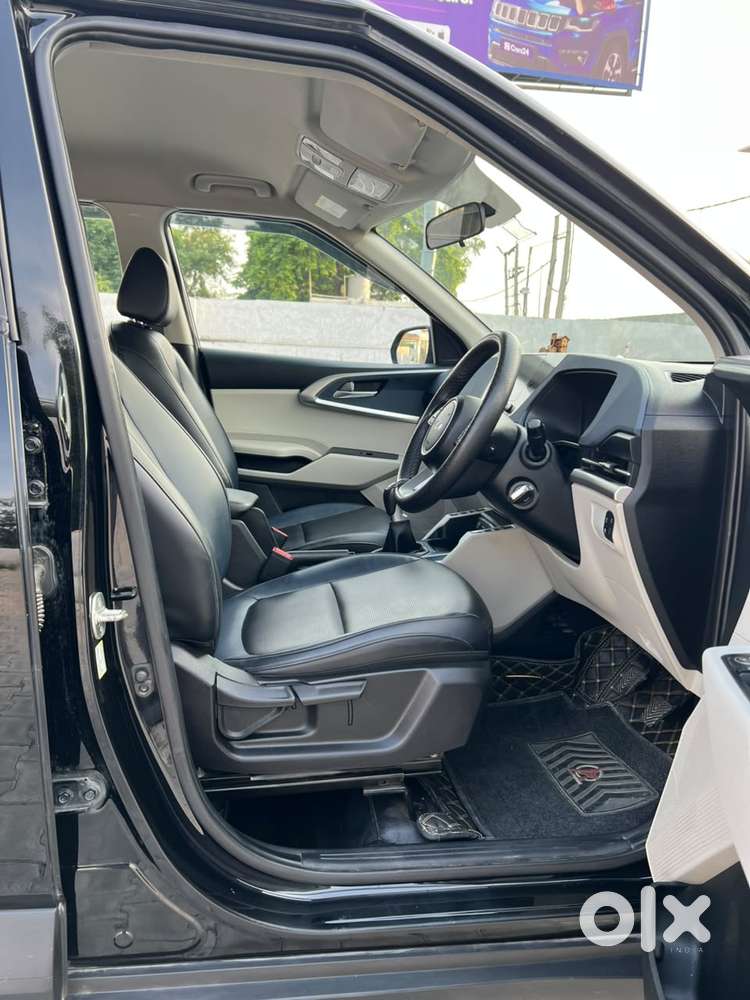 Kia Carens G 1.5 6mt Premium (o) 7-seater, 2024, Petrol