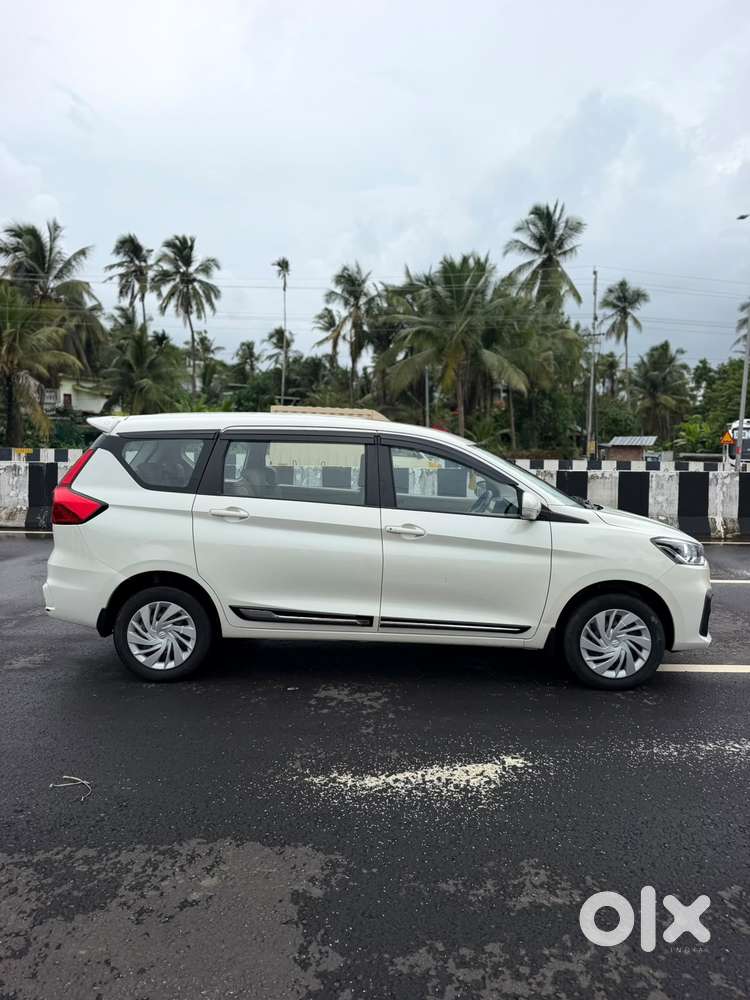 Maruti Suzuki Ertiga Vxi Shvs, 2022, Petrol