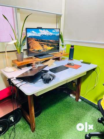 Computer table on sale 2.5 feet