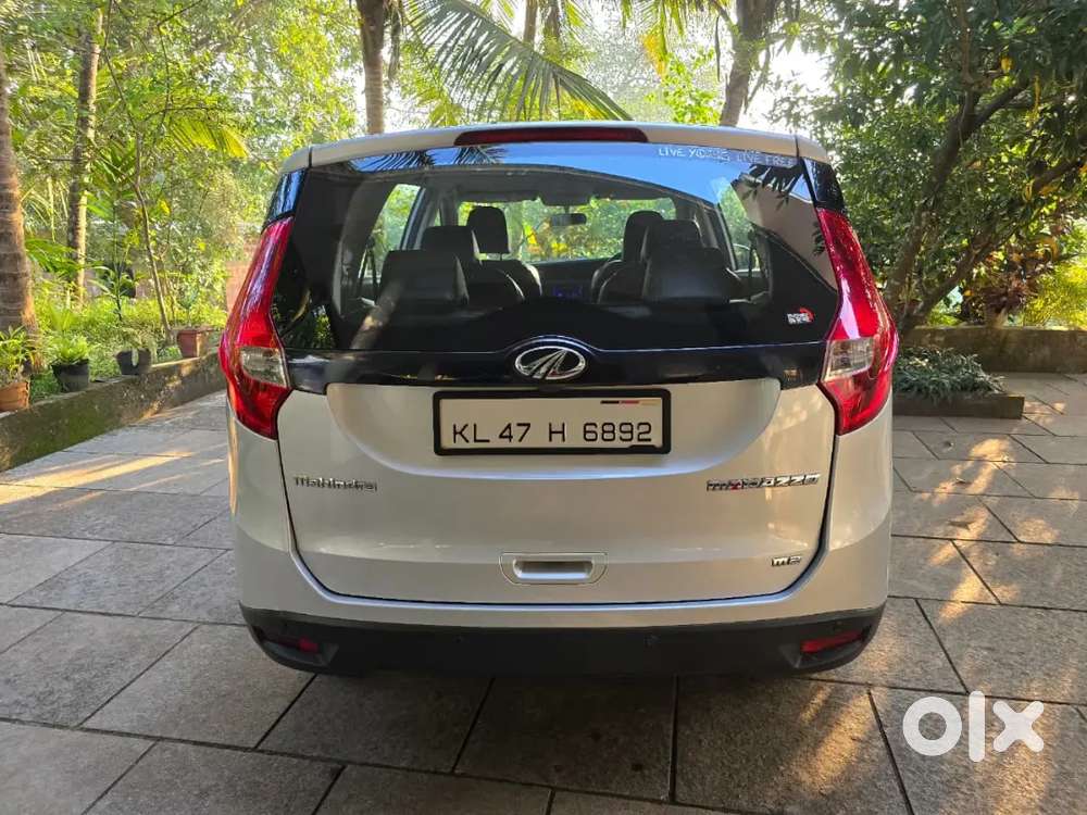 Mahindra Marazzo 2018 Variant