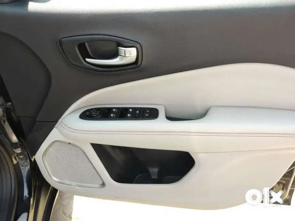 Jeep Compass, Complete Show Room Track