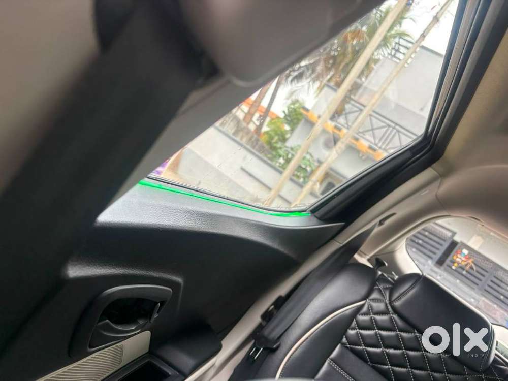 Mahindra Xuv300 2024 Petrol Well Maintained
