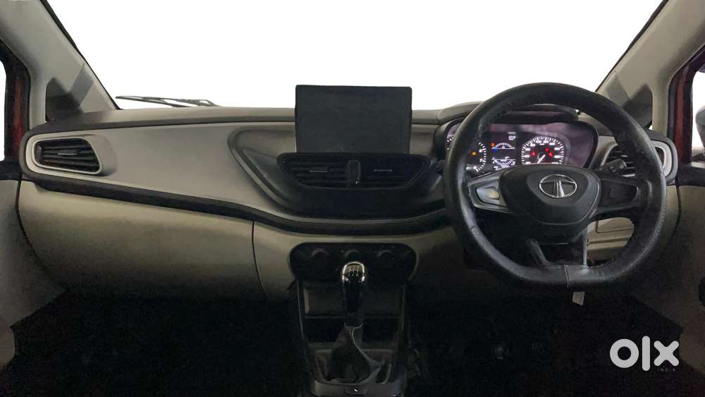 Tata Altroz 1.2 Xe, 2021, Petrol