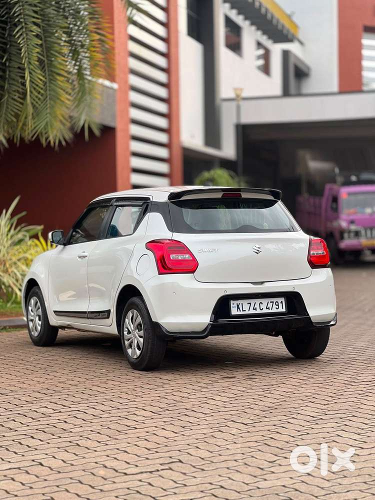 Maruti Suzuki Swift Vxi Optional, 2022, Petrol
