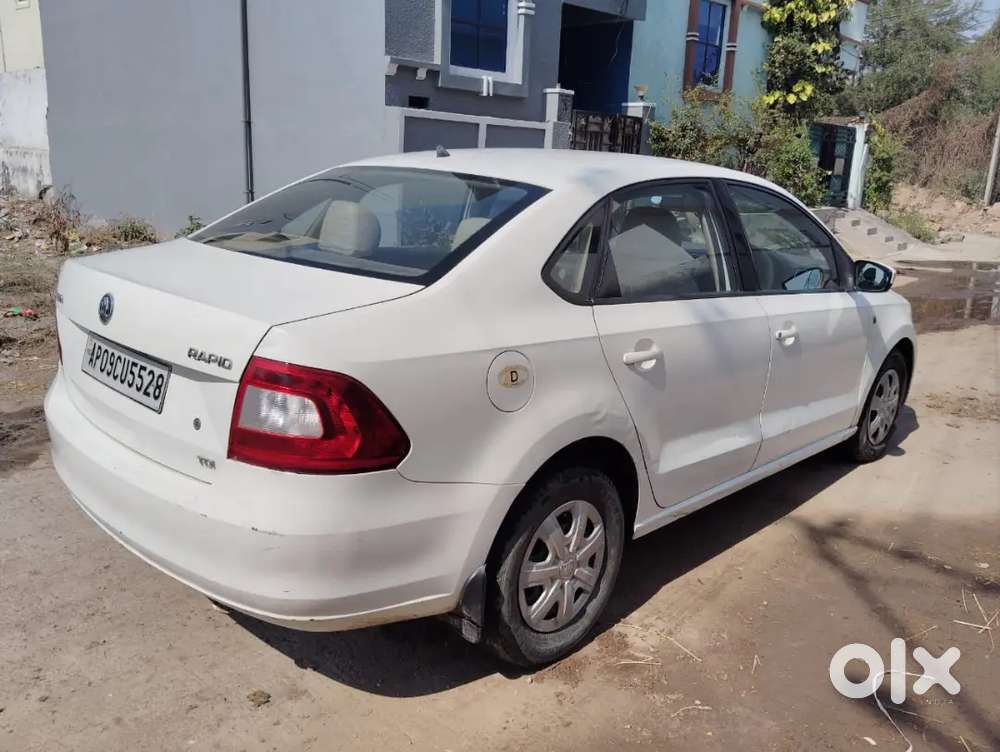 Skoda Rapid Elegance 2013 Diesel Manual