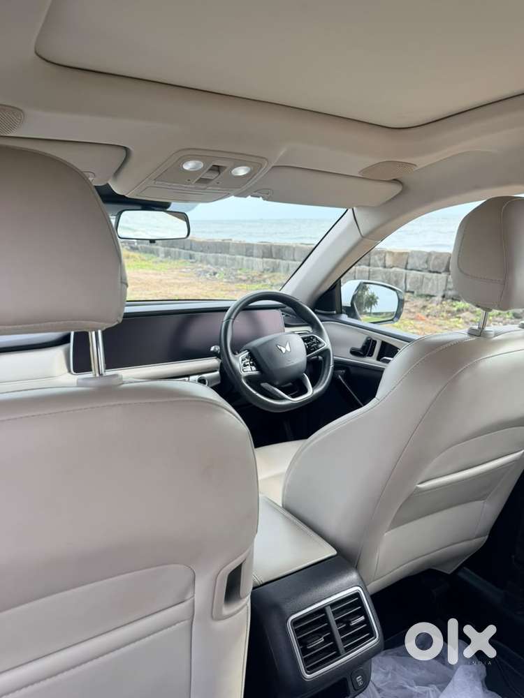 Mahindra Xuv700 2.2 Ax 7 Diesel At Luxury Pack Str, 2022, Diesel