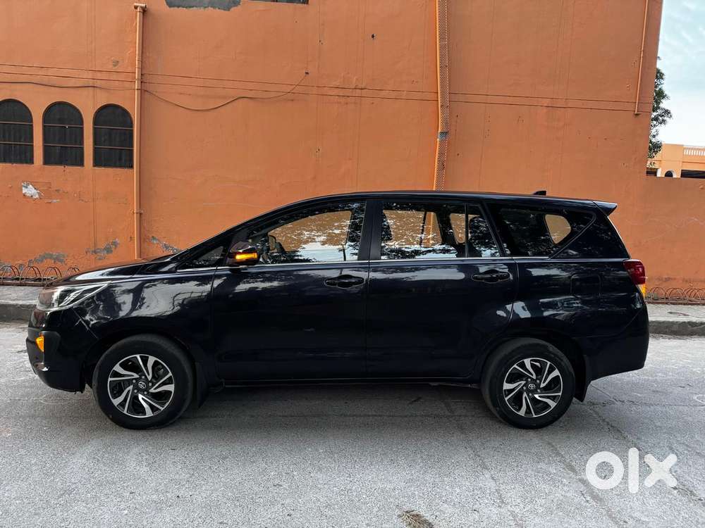 Toyota Innova Crysta 2.4 G Mt 7 Str, 2022, Diesel