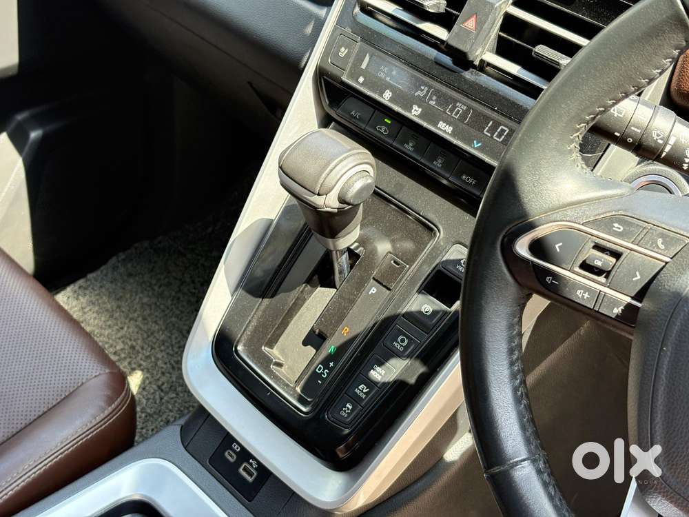 Toyota Innova Hycross 2.0 Zx (o) Hybrid 7 Str, 2023, Petrol