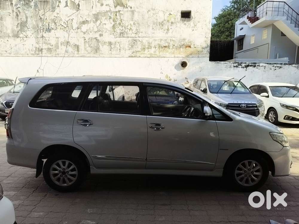 Toyota Innova 2.5 Vx 8 Seater Bs Iv, 2014, Diesel