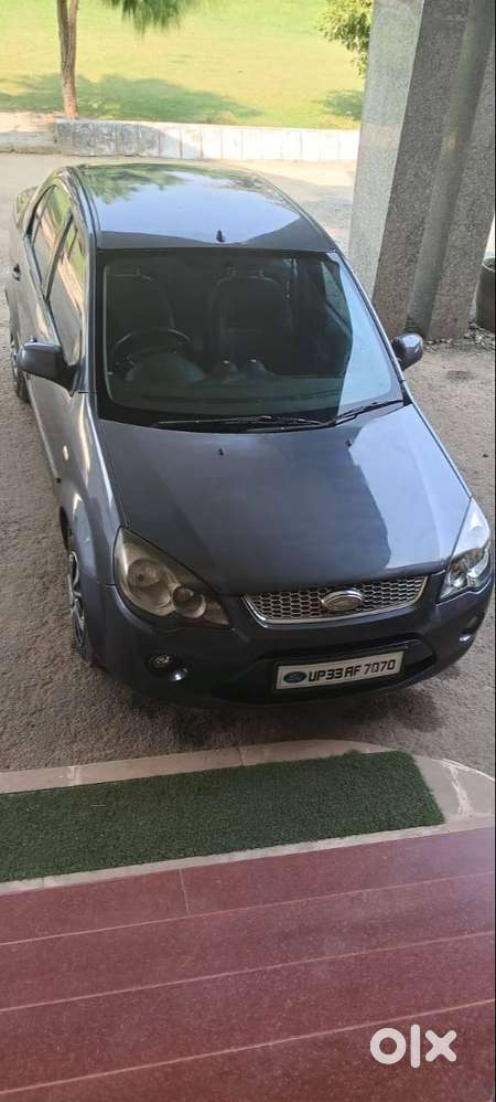 Urgent Sale: Well-maintained 2015 Ford Fiesta Classic (grey)