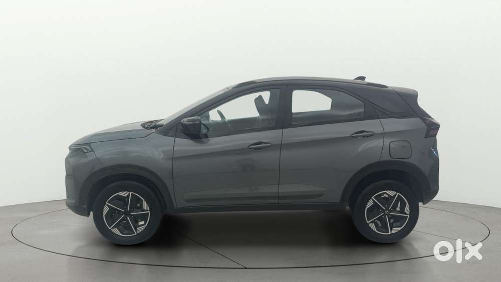 Tata Nexon Fearless Plus S Purple 1.5 Revotorq Diesel 6amt Dual Tone..