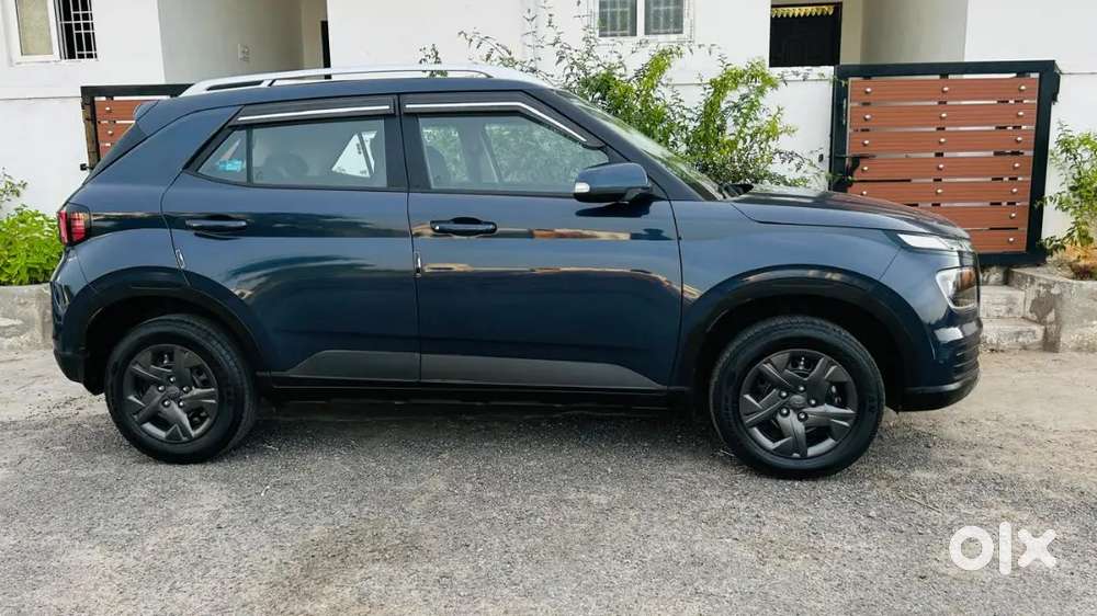 Hyundai Venue 2023 Petrol Well Maintained