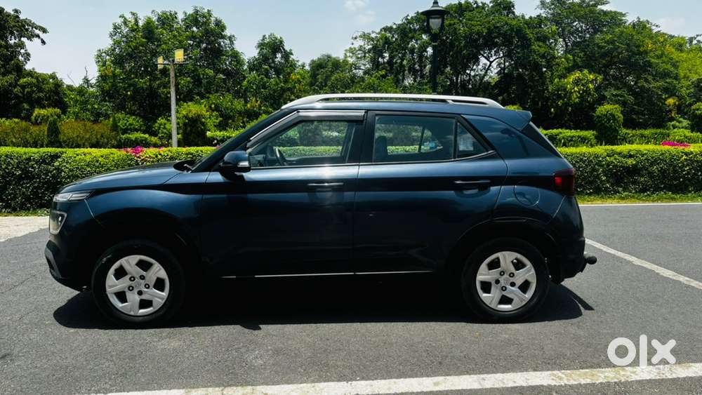 Hyundai Venue Petrol Manual 2021