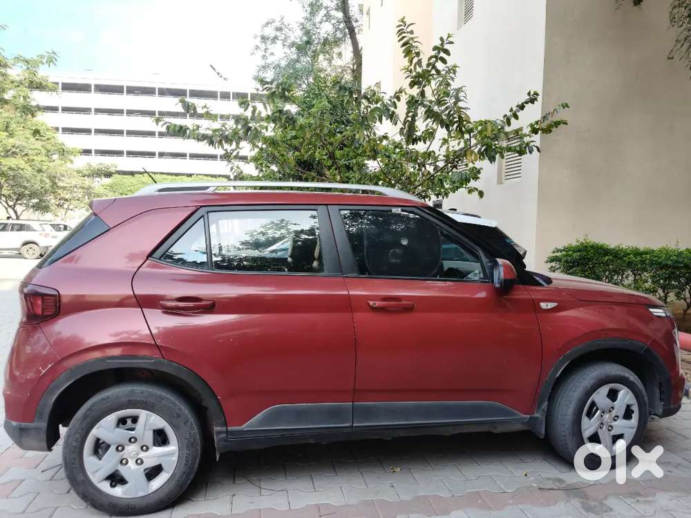 Hyundai Venue 2021 Petrol Well Maintained