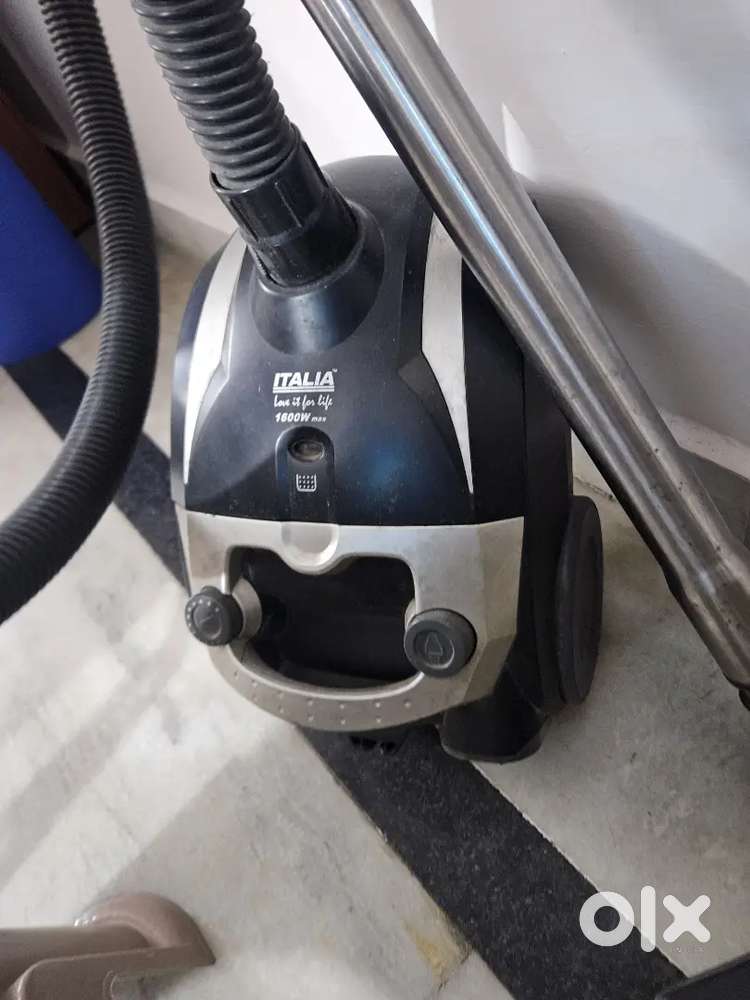 VACUUM CLEANER