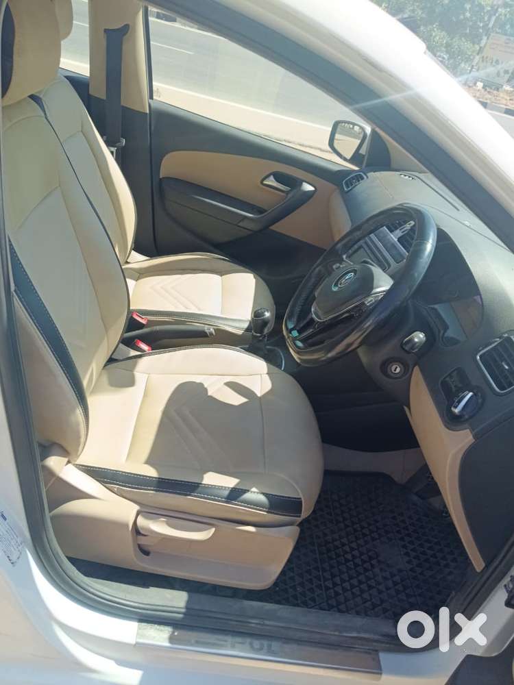 Volkswagen Polo Petrol Highline 1.6l, 2015, Petrol