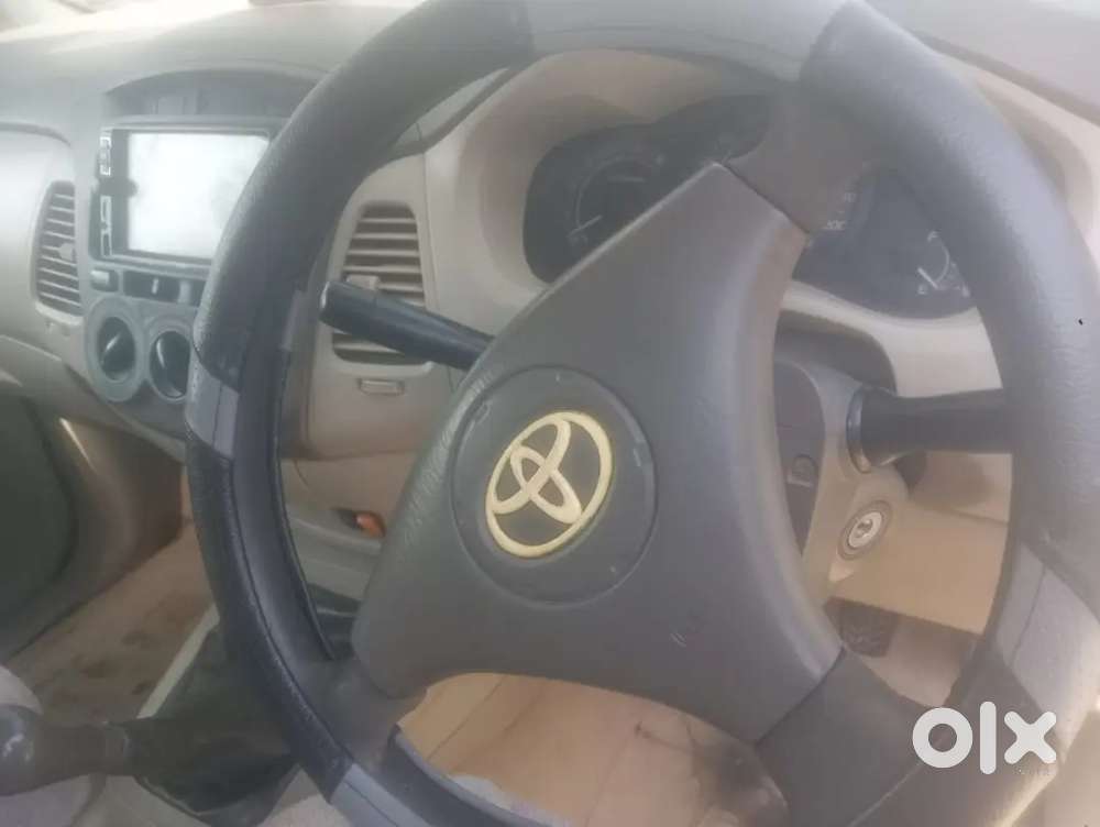 Innova Top Model 7seatr Car